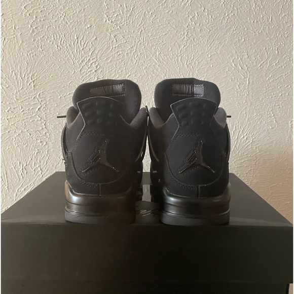 Black cat Jordan 4